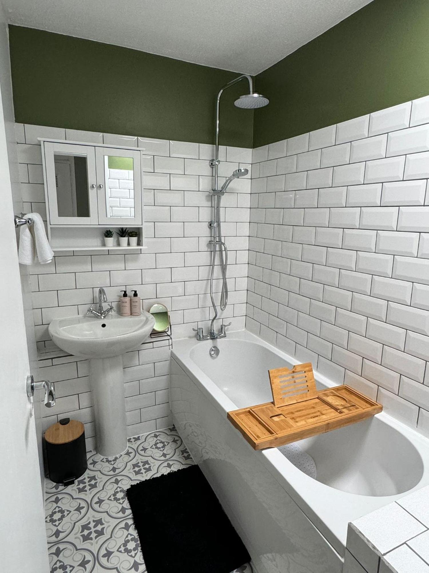Апартаменты Grace House - 15 Minutes To London Thamesmead (Greater London)